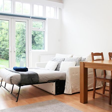Large Garden Apartment On Golders Green High Road London Kültér fotó