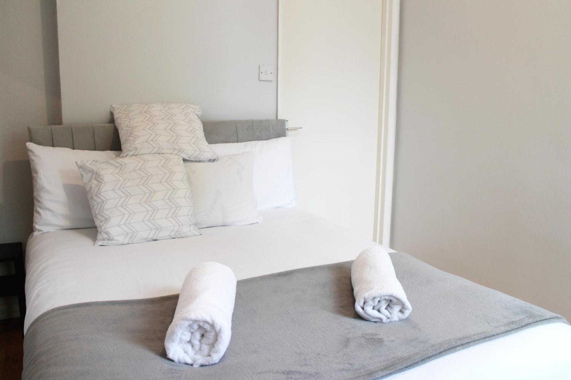 Large Garden Apartment On Golders Green High Road London Kültér fotó