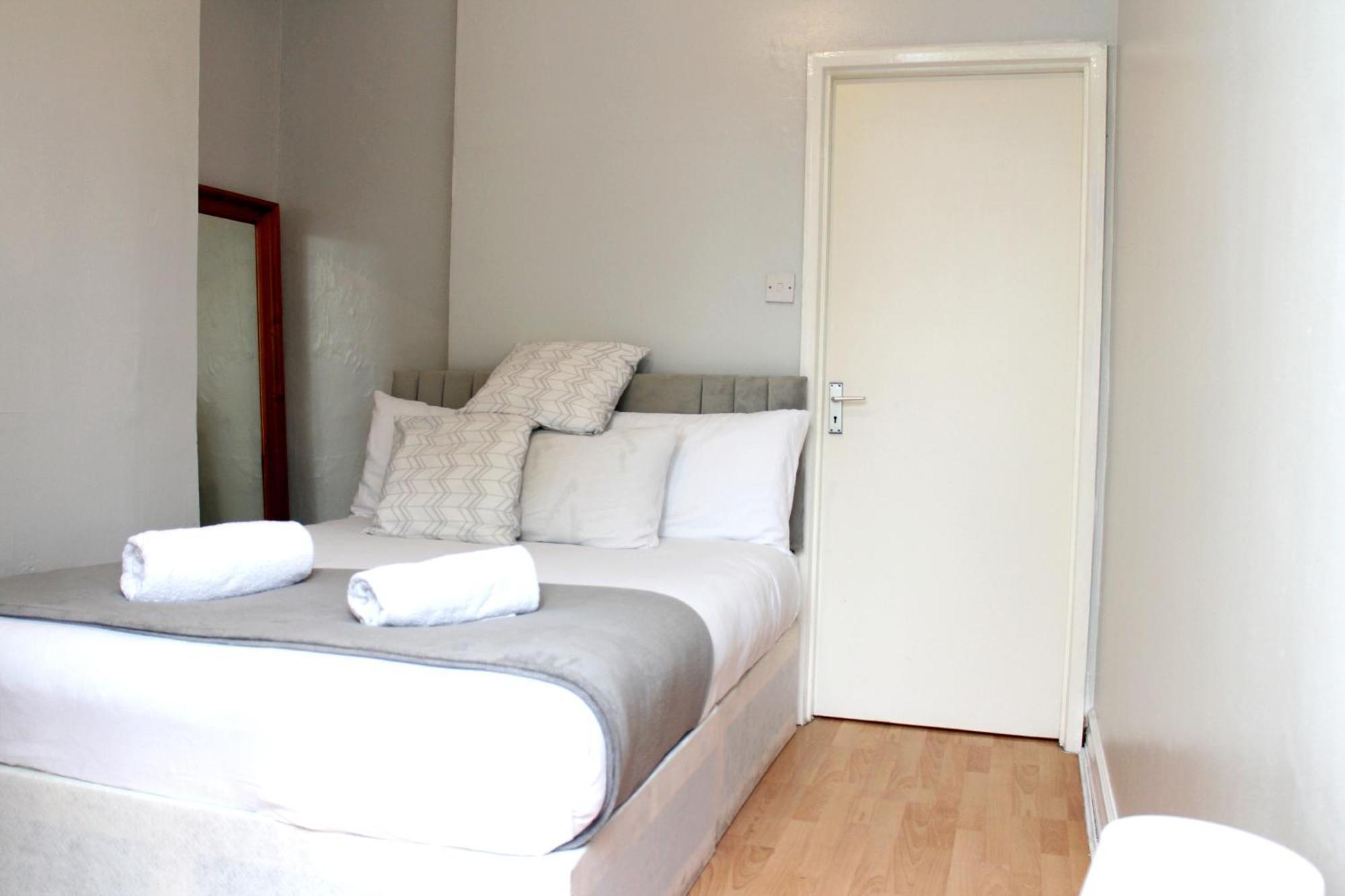 Large Garden Apartment On Golders Green High Road London Kültér fotó