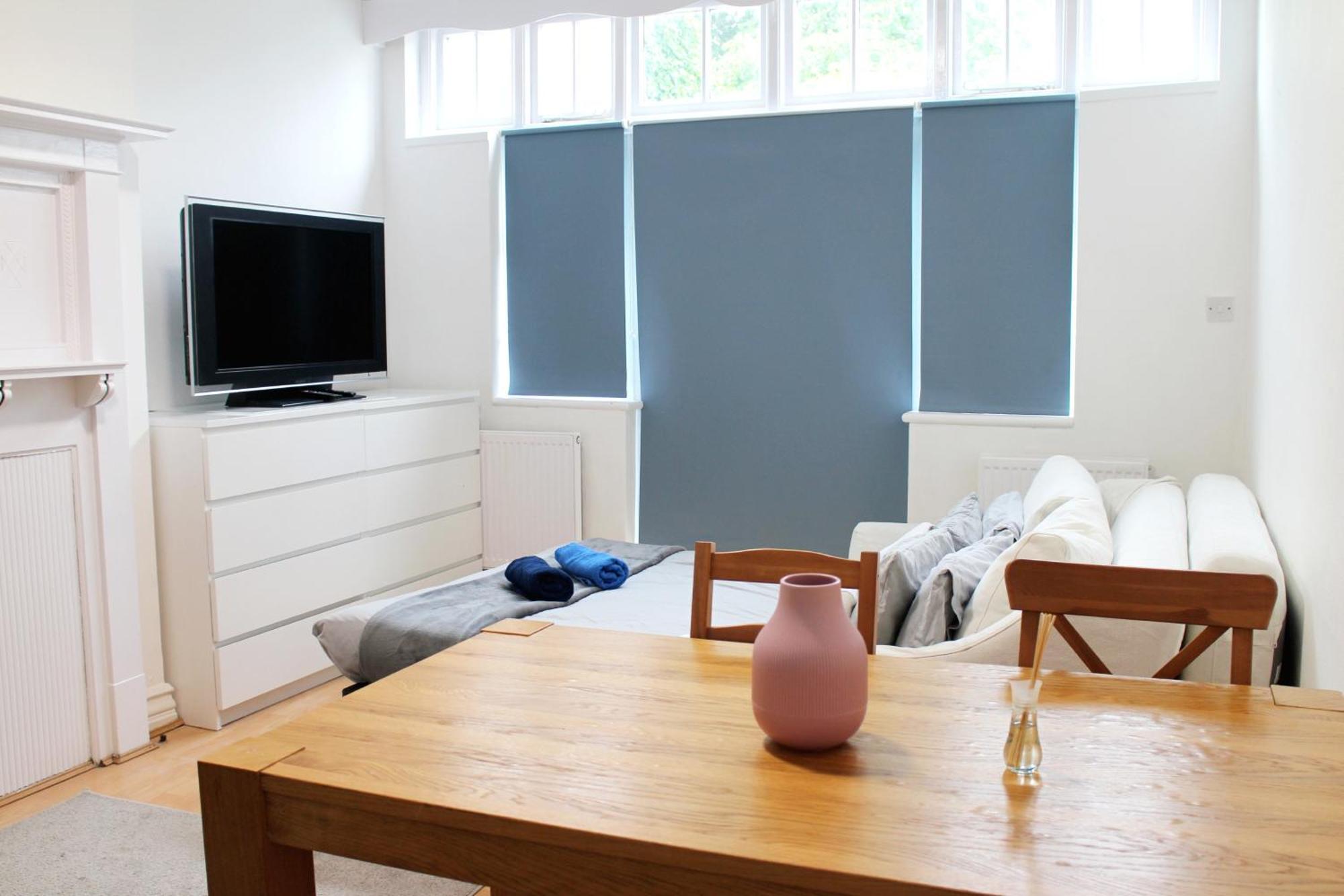 Large Garden Apartment On Golders Green High Road London Kültér fotó