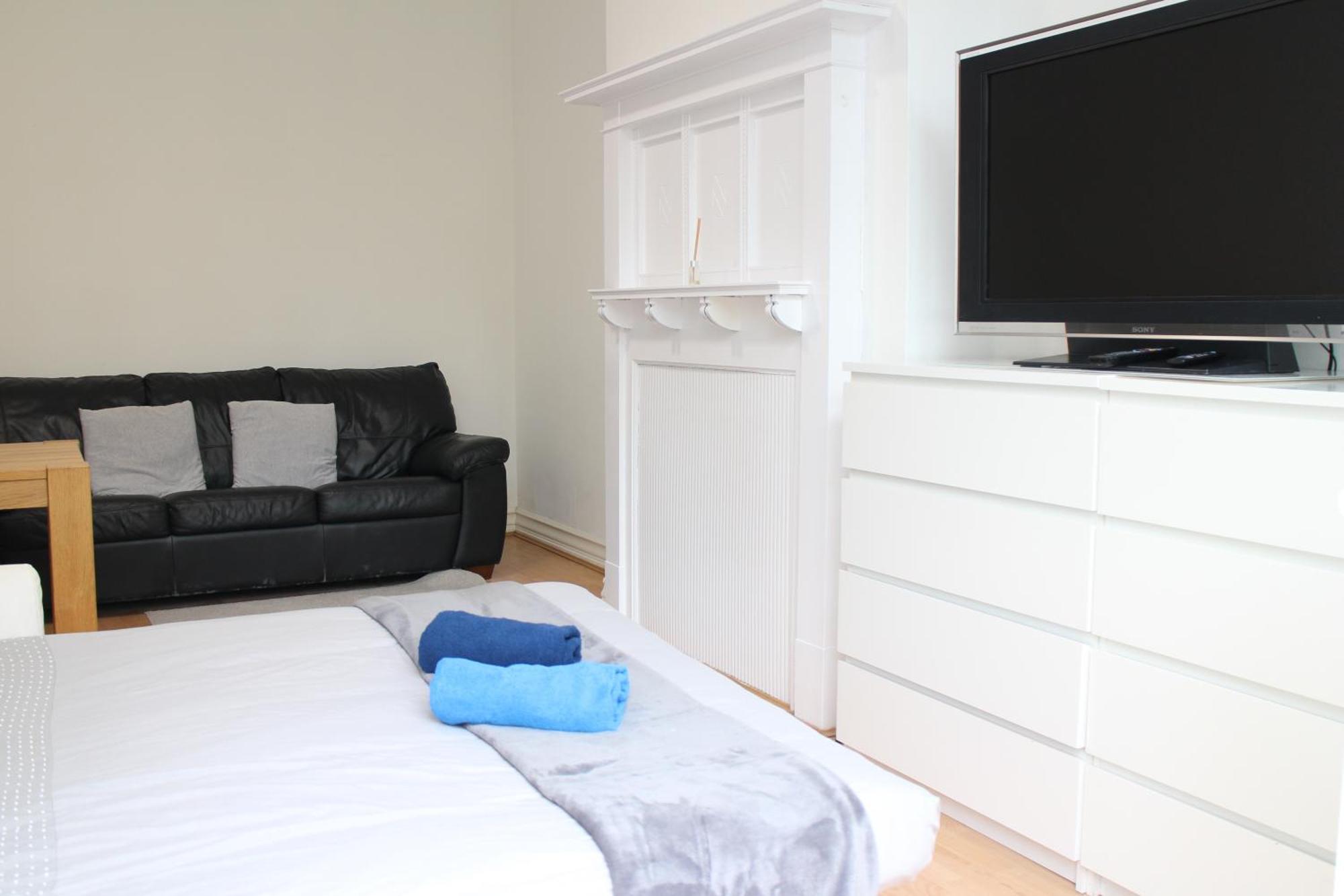 Large Garden Apartment On Golders Green High Road London Kültér fotó