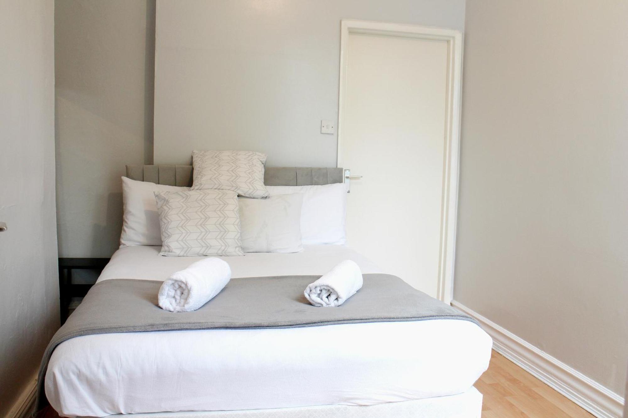 Large Garden Apartment On Golders Green High Road London Kültér fotó