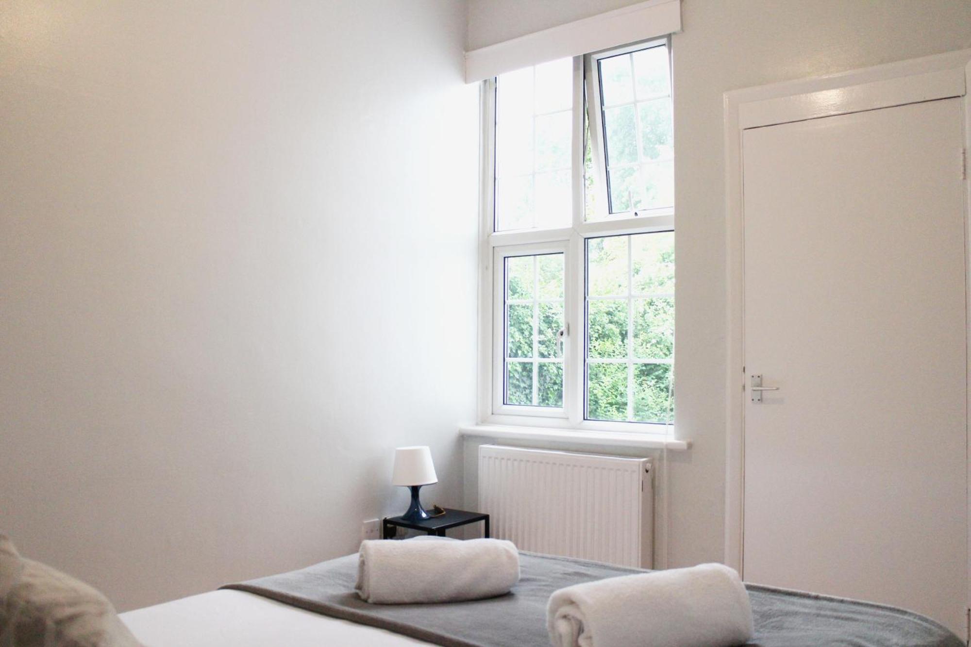 Large Garden Apartment On Golders Green High Road London Kültér fotó